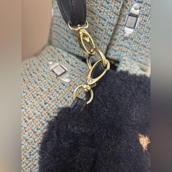 BETSEY JOHNSON FAUX FUR CROSSBODY,GOLD GLITTER EYELASHES,GOLD HARDWARE,WRISTLET - Picture 4 of 12